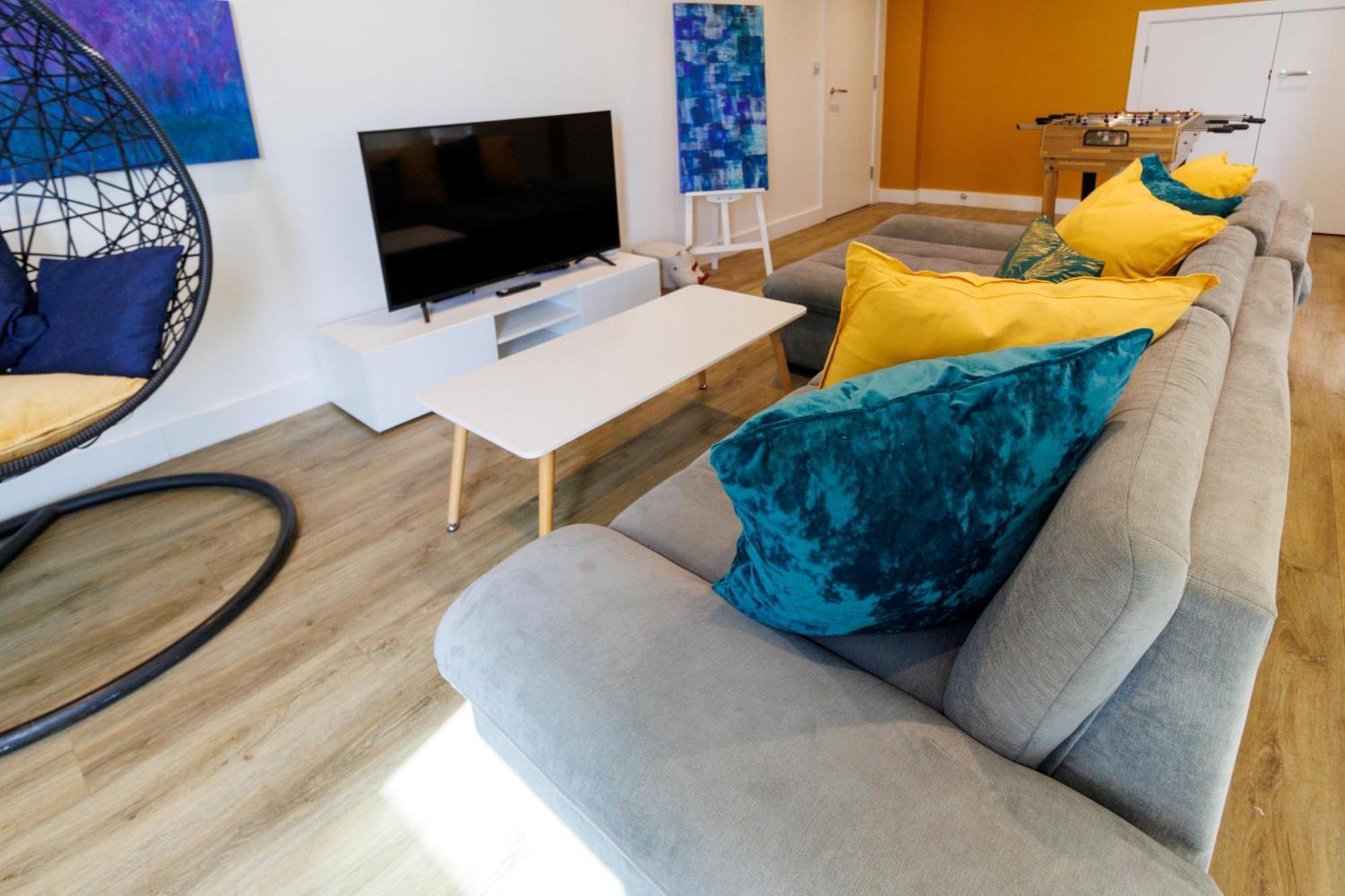 City Centre, Sleeps 7, Stunning Views & Parking, Interconnected Rooms Long Stay Work Contractor Leisure, Diamond Penthouse CBG Buitenkant foto